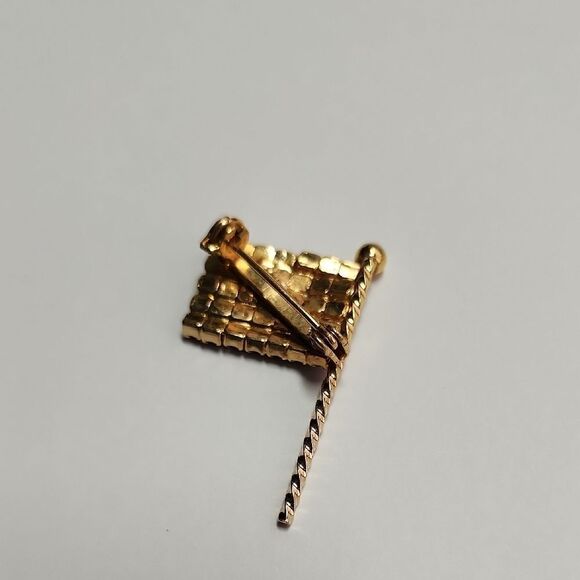 Gold American Flag Brooch - Picture 2 of 3